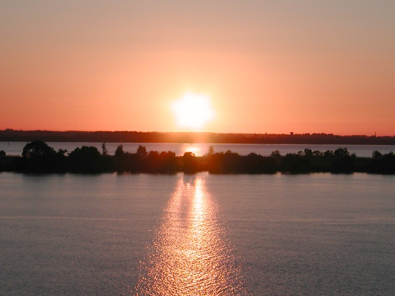 Sun-down on Gironde